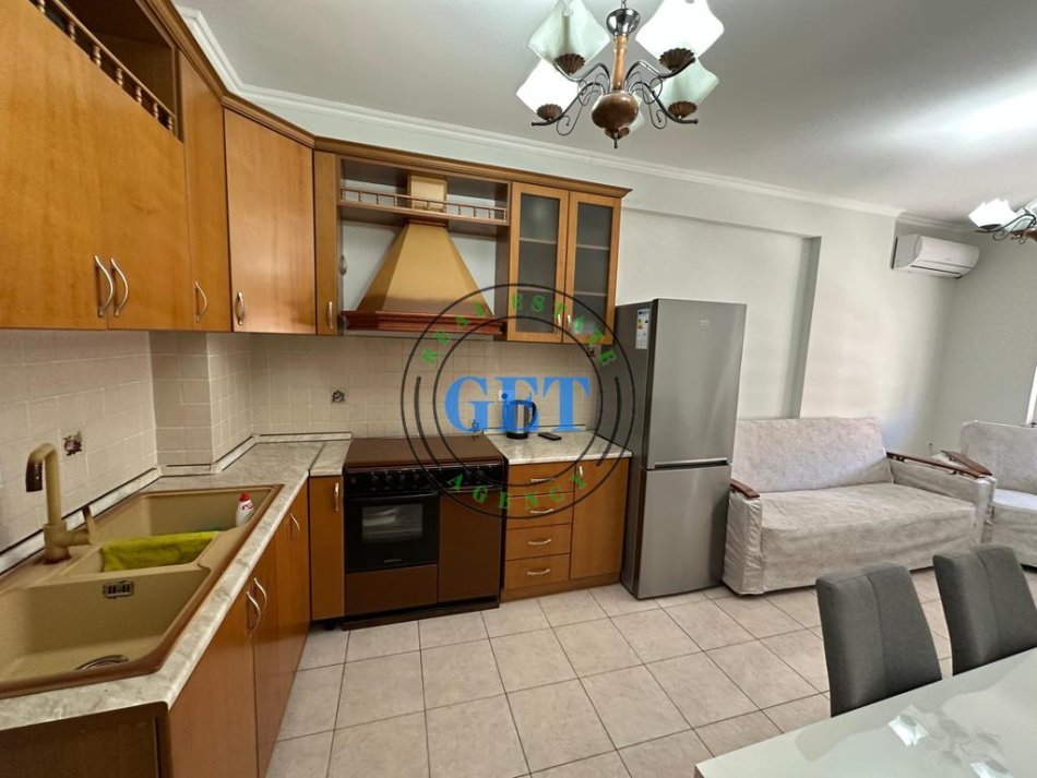 Durres, jepet me qera apartament 2+1 Kati 7, 75 m² 350 € 