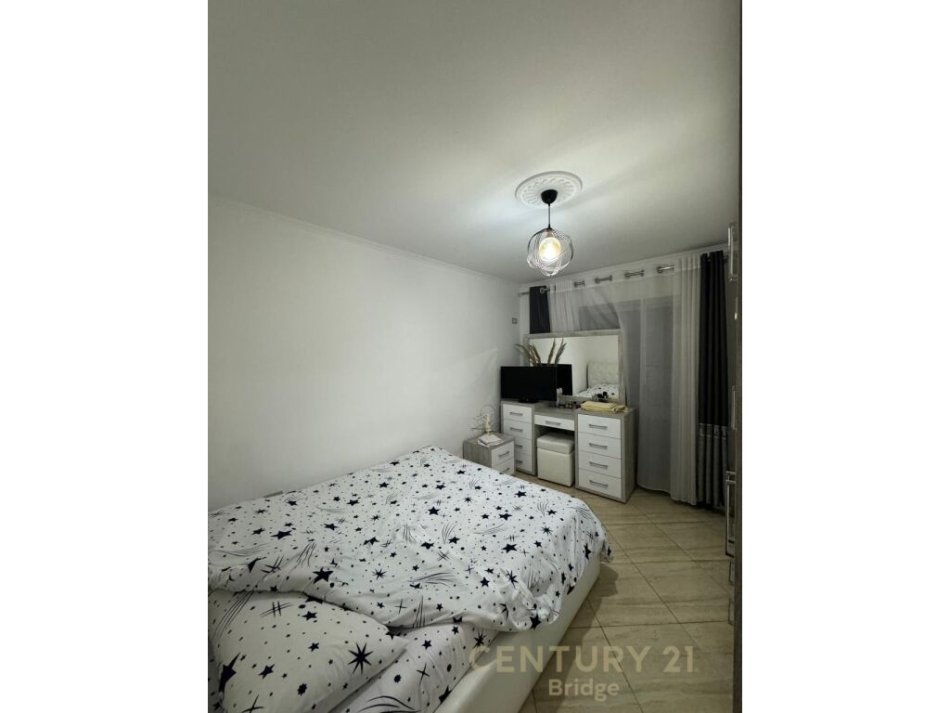 Shqiperi, shitet apartament 1+1 Kati 1, 