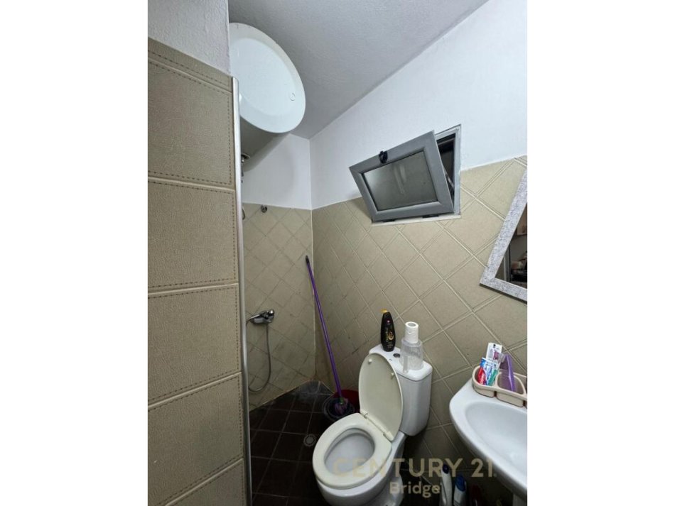 Shqiperi, shitet apartament 1+1 Kati 1, 