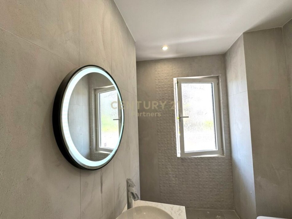 Tirane, shitet apartament 2+1+Ballkon, Kati 3, 95 m² 125,000 € (Astir)