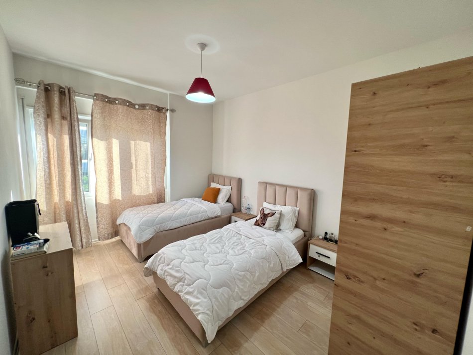 Tirane, jepet me qera 2+1 Kati 4, 100 m² 1.300 € (rruga e kosovareve)