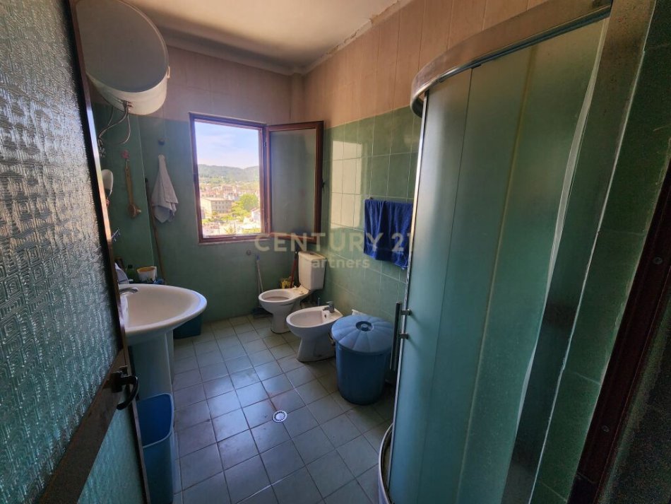 Tirane, shitet 3+1 Kati 7, 145 m² 125.000 € (Rruga Fabrika e Qelqit Tiranë,Shqipëria)