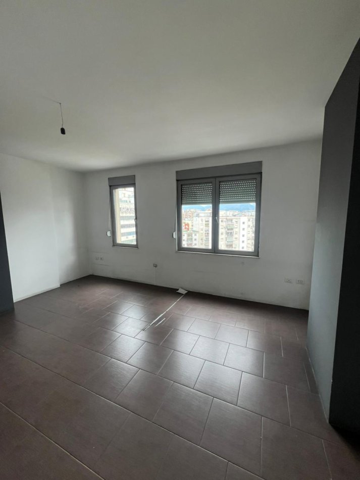 Tirane, jepet me qera zyre Kati 6, 116 m² 700 € (ZOGU I ZI)