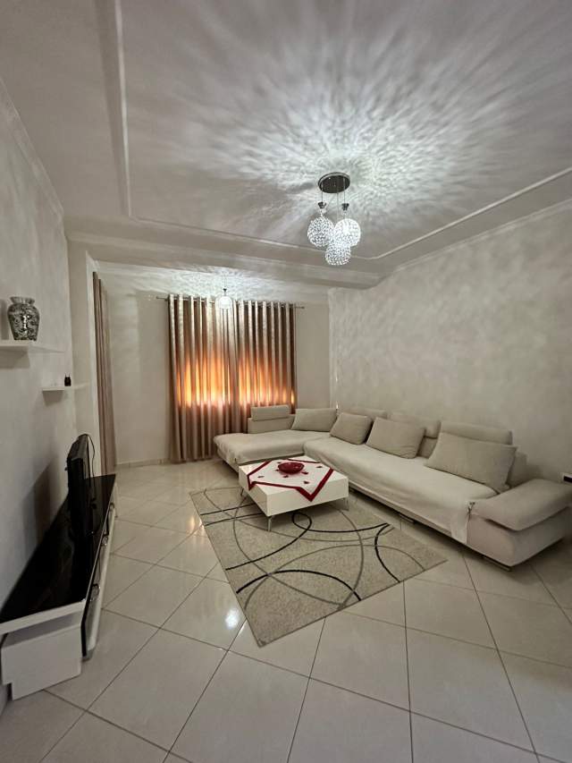 Tirane, jepet me qera shtepi 2+1+BLK Kati 2, 100 m² 400 Euro (rruga gjon mili)