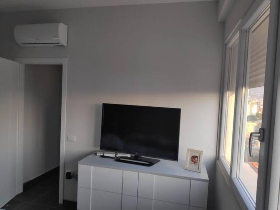 Tirane, jepet me qera 2+1 , 90 m² 1.200 € (Pazari i Ri)
