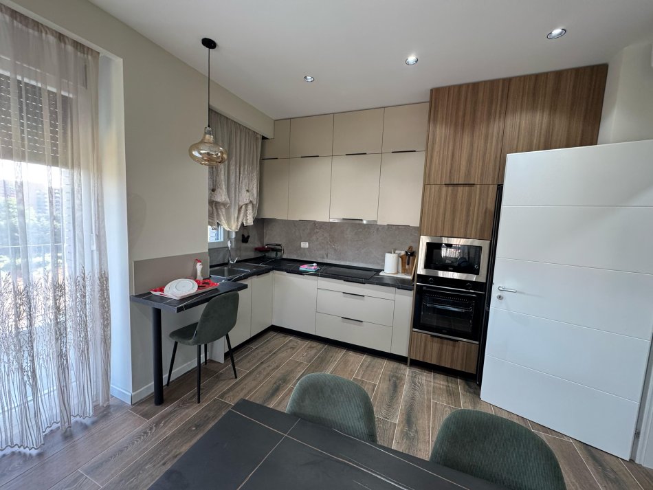 jepet me qera apartament 2+1 Kati 3, 90 m² 50.000 € (Ish Fusha e Aviacionit)