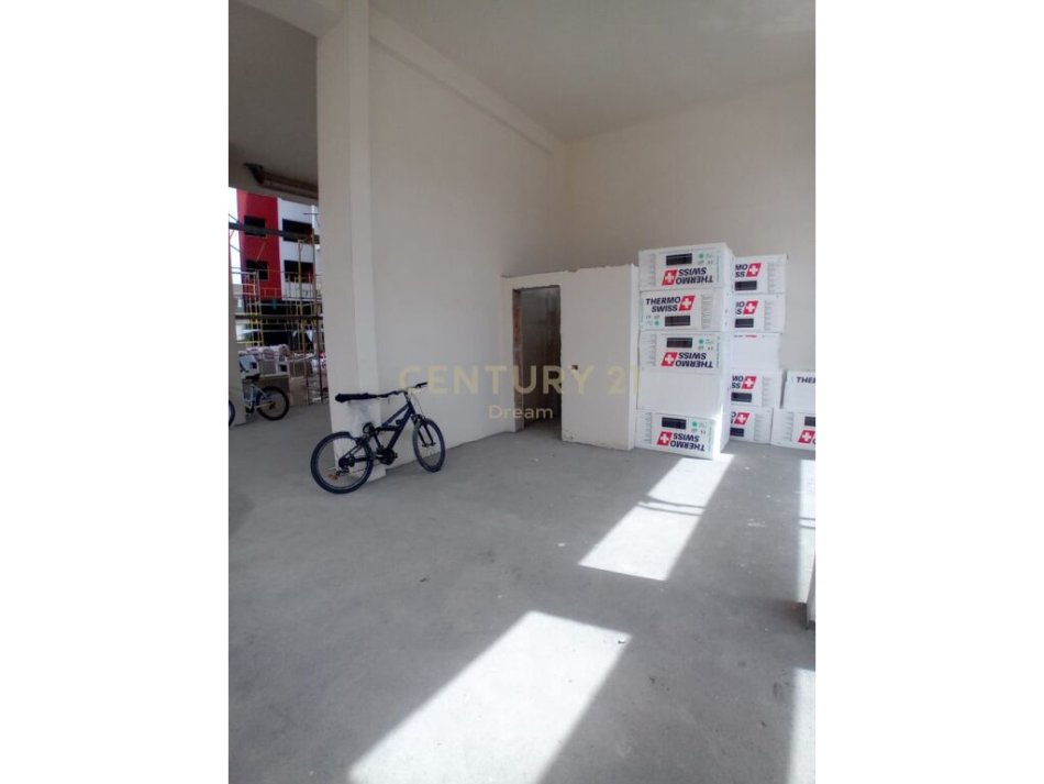Tirane, jepet me qera ambjent biznesi , , 191 m² 2,500 € (Oxhaku)