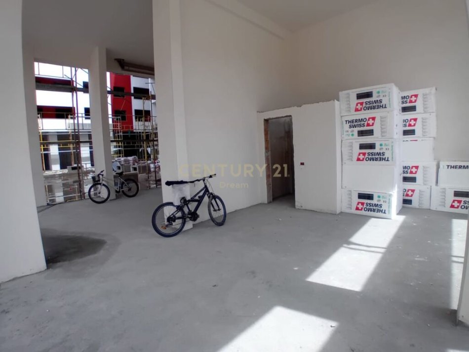Tirane, jepet me qera ambjent biznesi , , 191 m² 2,500 € (Oxhaku)