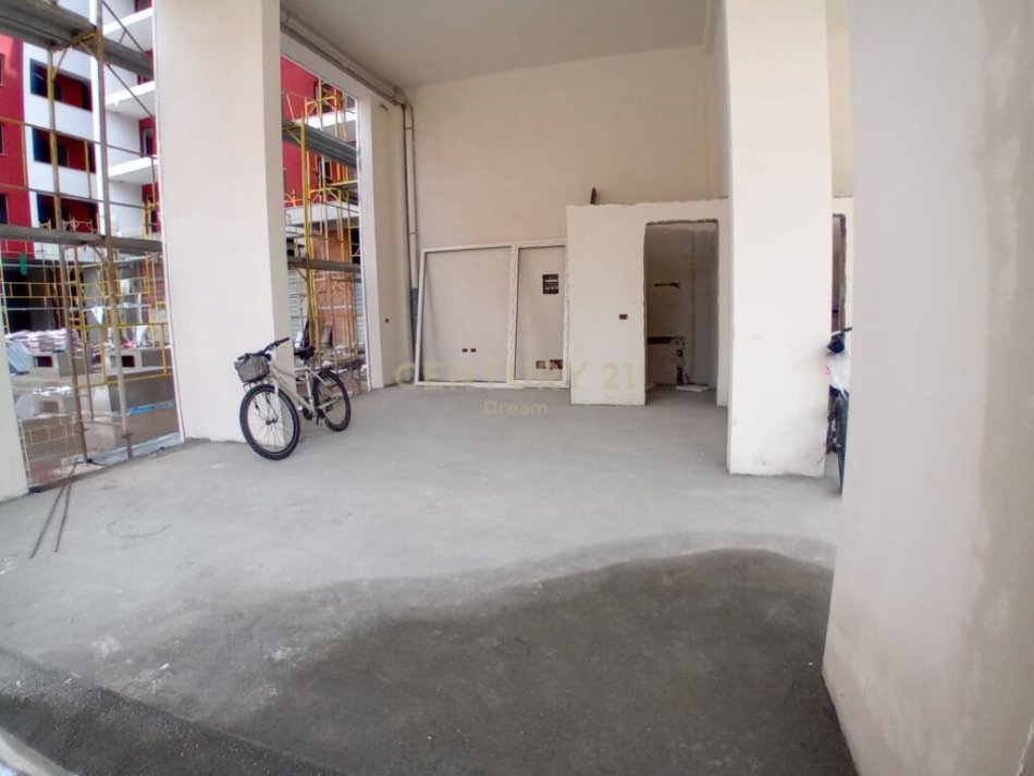Tirane, jepet me qera ambjent biznesi , , 191 m² 2,500 € (Oxhaku)