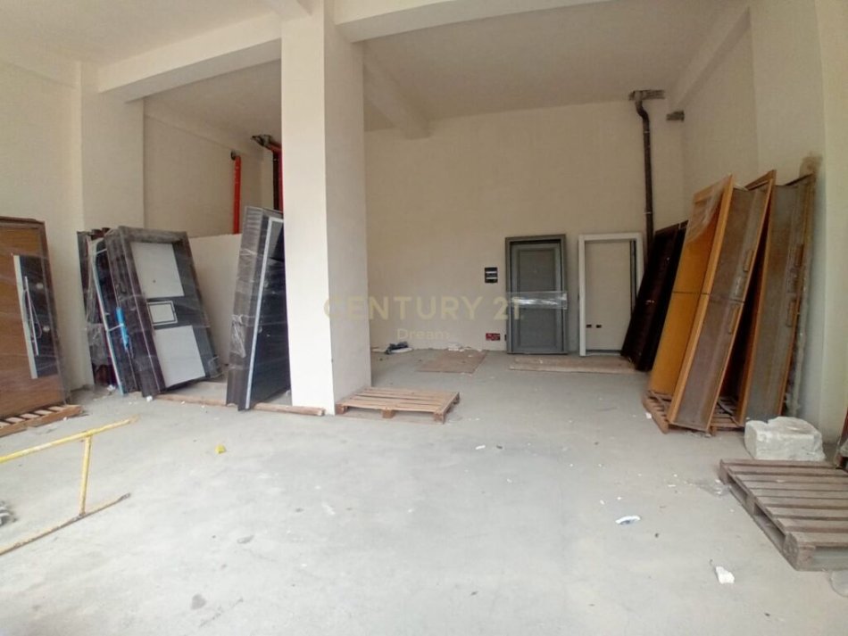 Tirane, jepet me qera ambjent biznesi , , 191 m² 2,500 € (Oxhaku)