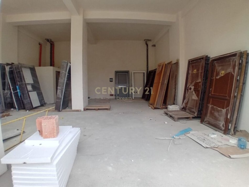 Tirane, jepet me qera ambjent biznesi , , 191 m² 2,500 € (Oxhaku)