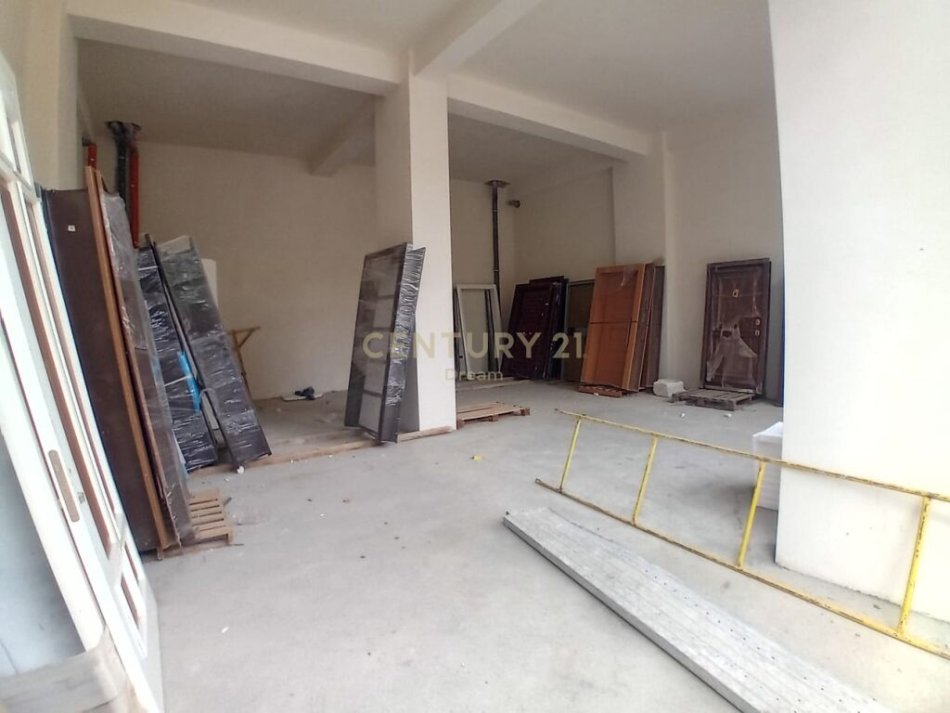 Tirane, jepet me qera ambjent biznesi , , 191 m² 2,500 € (Oxhaku)