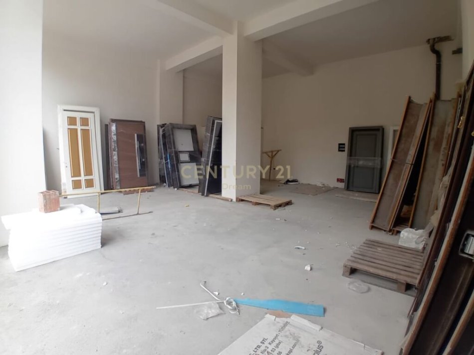 Tirane, jepet me qera ambjent biznesi , , 191 m² 2,500 € (Oxhaku)