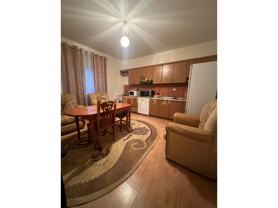 JEPET ME QIRA KATI 3 I NJE VILE NE PORCELAN!, Kati 3, 142 m² 400 €