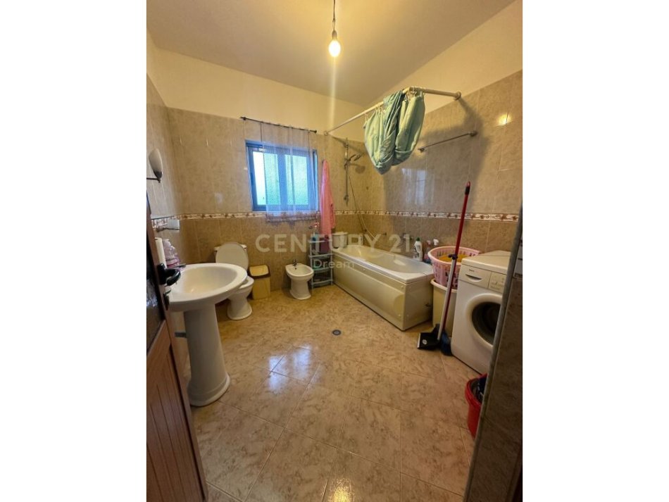 JEPET ME QIRA KATI 3 I NJE VILE NE PORCELAN!, Kati 3, 142 m² 400 €