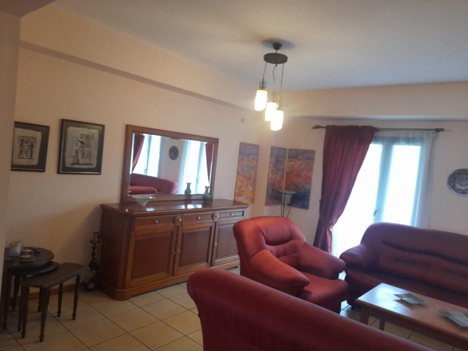 Tirane, jepet me qera apartament 3+1 Kati 6, 110 m² 700 € (VASIL SHANTO)