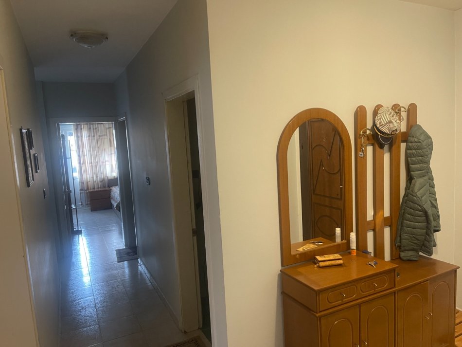 Tirane, jepet me qera apartament 3+1 Kati 1, 120 m² 749 € (Laprake)