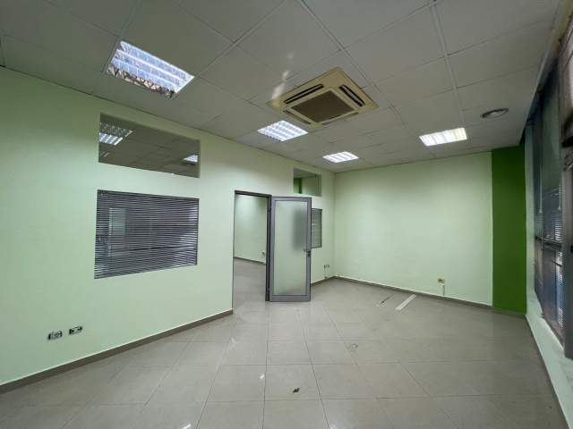 Tirane, jepet me qera ambjent biznesi Kati 2, 195 m² 1.200 Euro (Astir)