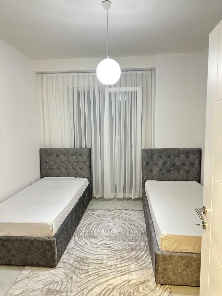 Tirane, jepet me qera apartament 2+1 Kati 8, 110 m² 600 € (astir)