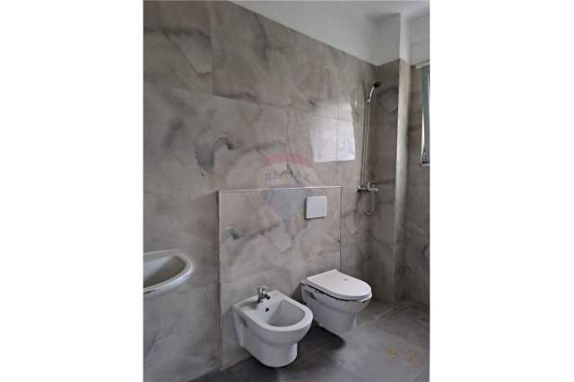 Tirane, jap me qera apartament 2+1+BLK Kati 1, 380 Euro (Arkitekt Sinani)