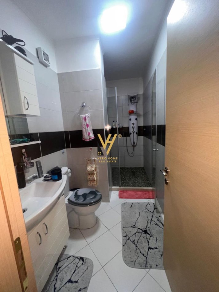 okazion Tirane, shitet apartament 3+1+Ballkon Kati 8, 145 m² 160.000 € (UNAZA E RE)