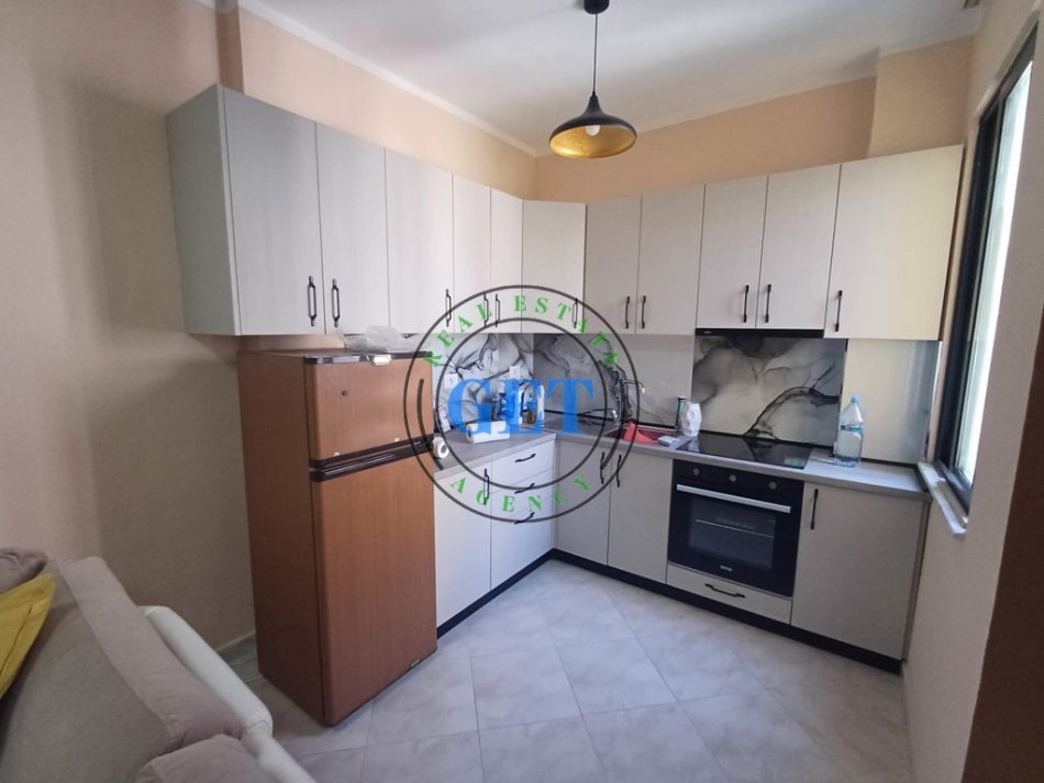 Durres, jepet me qera apartament 2+1+Ballkon Kati 3, 120 m² 600 € 