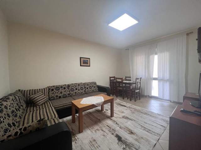Tirane, jepet me qera apartament 1+1 Kati 1, 65 m² 400 Euro (21dhjetori)