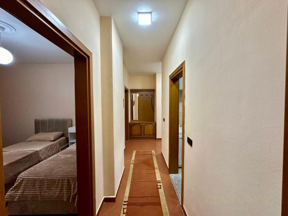 Tirane, jepet me qera apartament 2+1+Ballkon, , 84 m² 750 € (ish blloku)