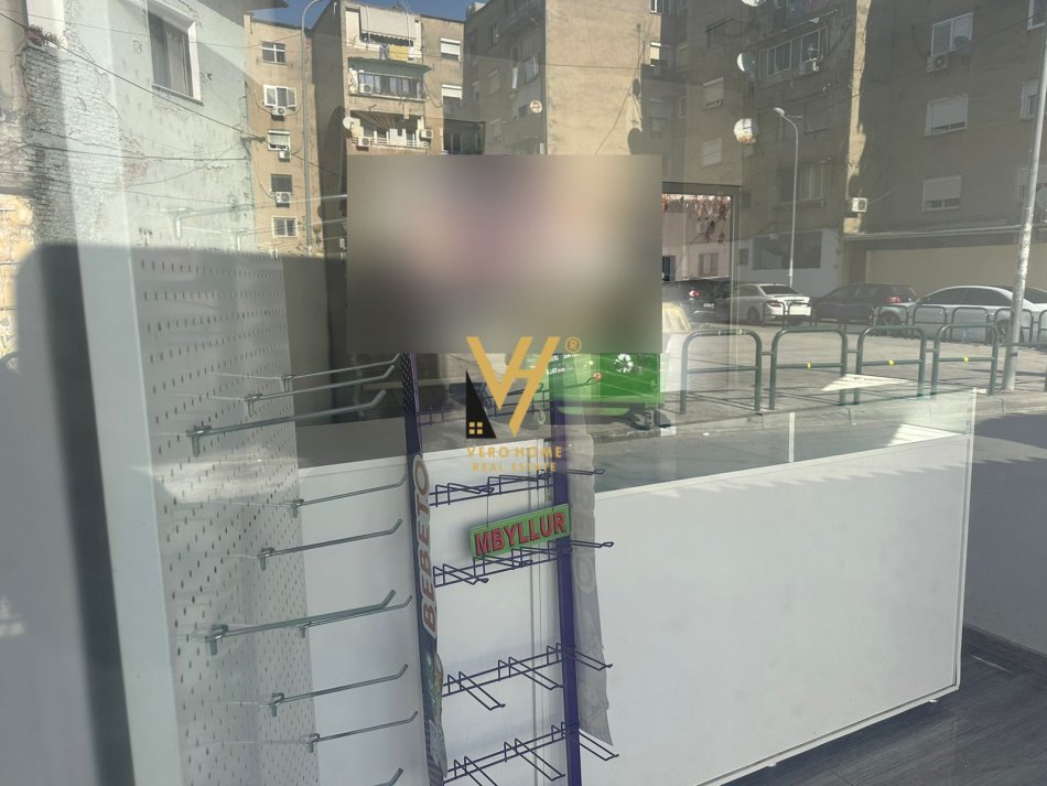 Tirane, jepet me qera dyqan Kati 0, 20 m² 200 € (RRUGA E DURRESIT)