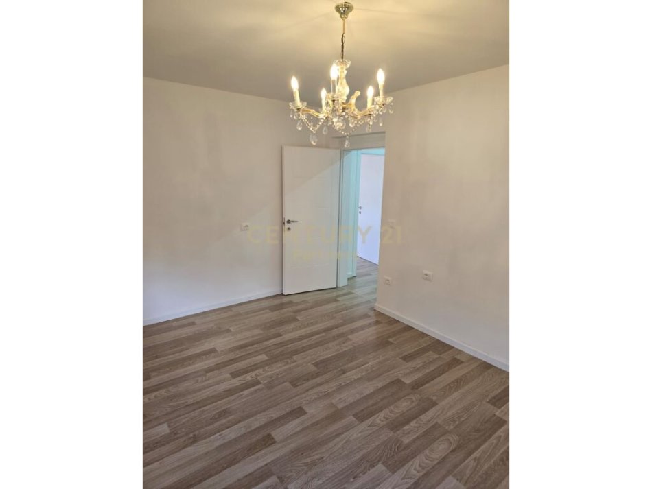 Tirane, shitet apartament 2+1, Kati 2, 78 m² 120,000 € (oxhaku)
