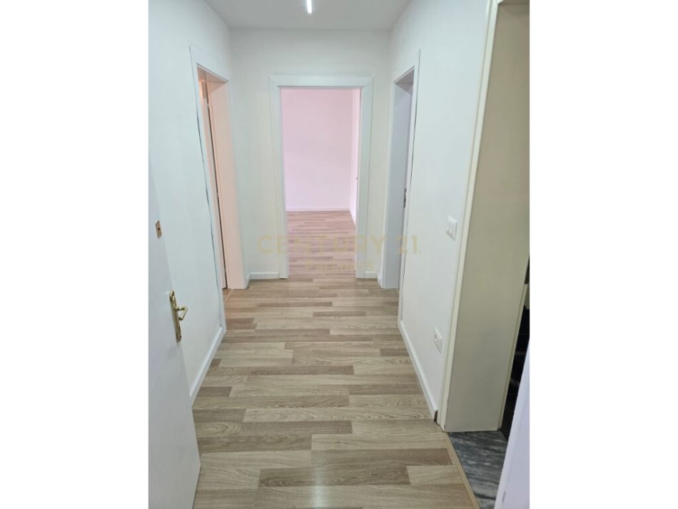 Tirane, shitet apartament 2+1, Kati 2, 78 m² 120,000 € (oxhaku)