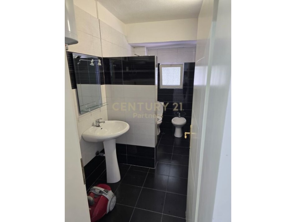 Tirane, shitet apartament 2+1, Kati 2, 78 m² 120,000 € (oxhaku)