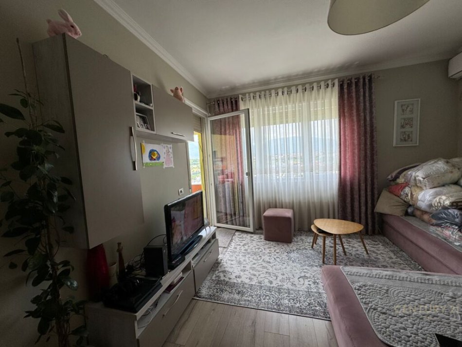 Tirane, jepet me qera apartament 1+1+Ballkon Kati 5, 65 m² 585 € (LIQENI I THATE)