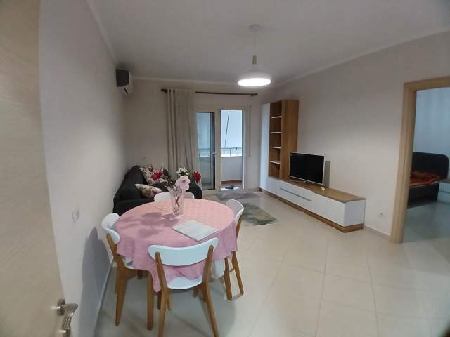 Durres, jepet me qera apartament Kati 4, 67 m² 300 Euro (Ne qender)