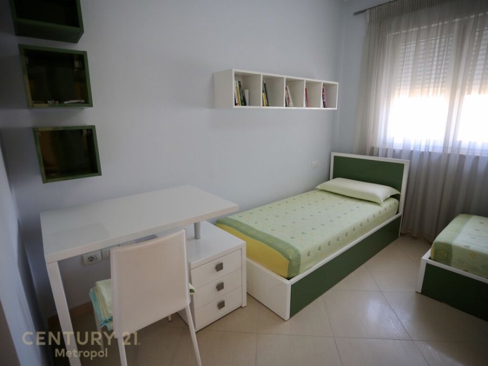 Tirane, shes apartament 2+1+Ballkon, Kati 5, 98 m² 180,000 € (Ali Demi)