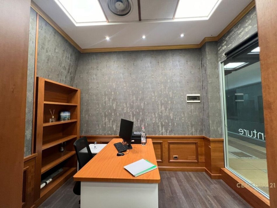 Tirane, jap me qera zyre , Kati 2, 25 m² 690 € (Kullat Binjake)