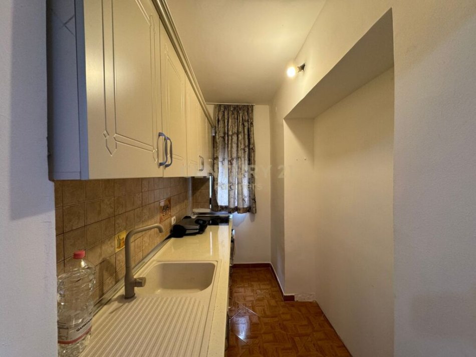 Tirane, shitet apartament 1+1+Ballkon Kati 5, 55 m² 85,000 € (Porcelan)