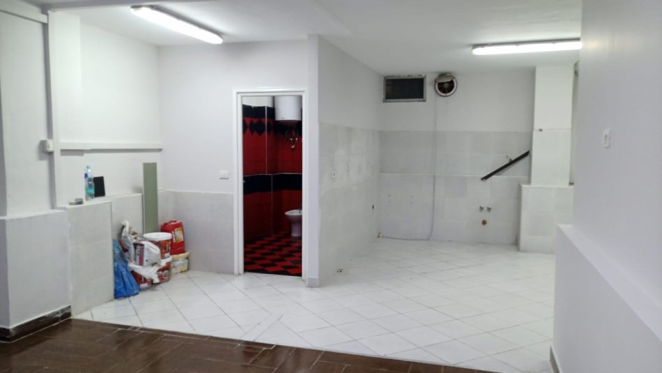 Tirane, shitet ambjent biznesi Kati -1, 110 m² 95,000 € (Pallati me Shigjeta)