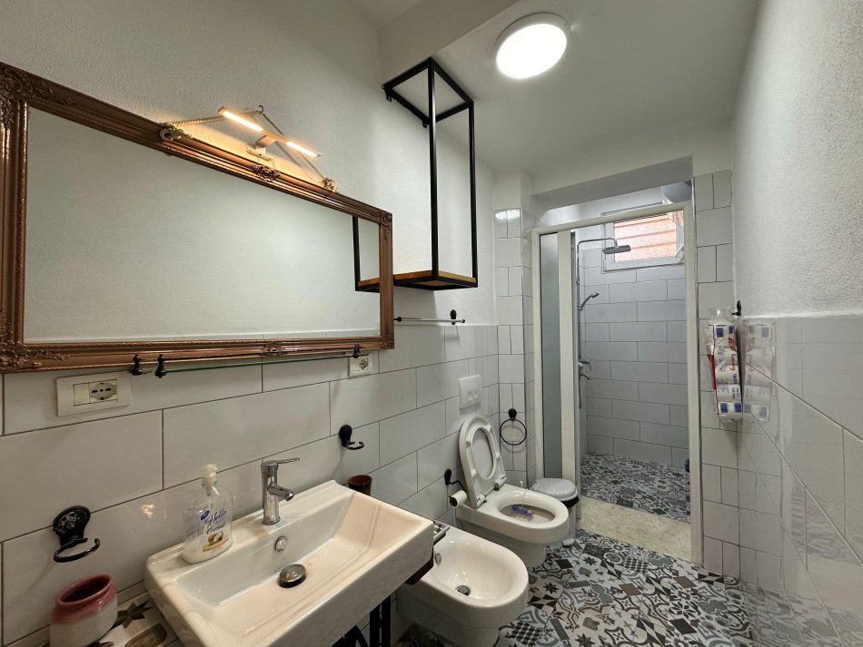 Qira, Apartament 1+1 “Pazari i Ri” ,Tiranë.