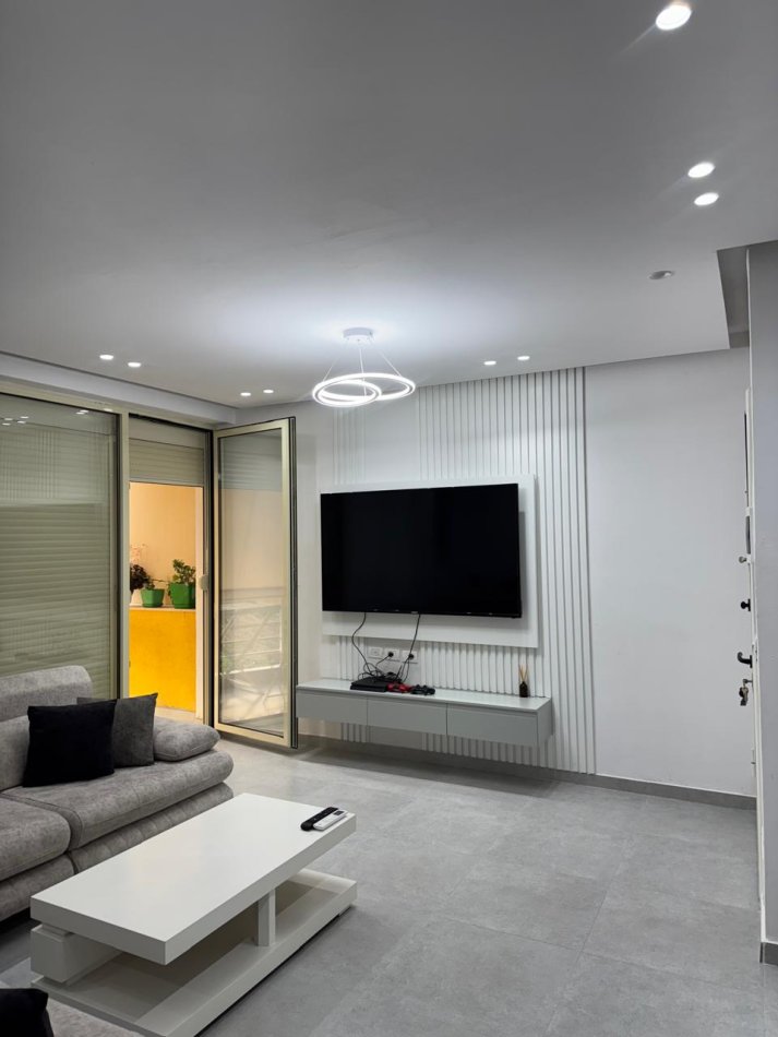 Tirane, jepet me qera apartament 2+1+Ballkon Kati 2, 74 m² 500 € (Shkoze)