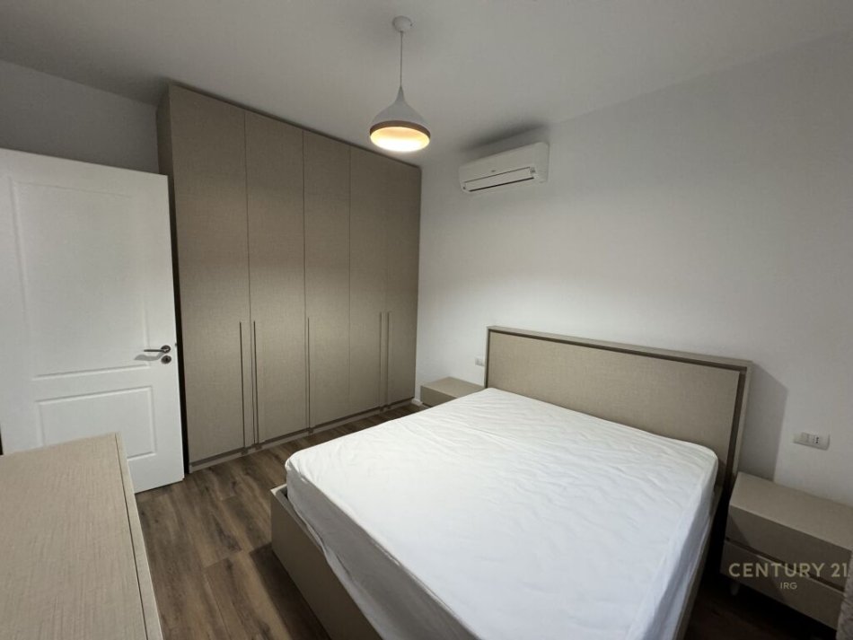 Tirane, jepet me qera apartament 2+1 , 105 m² 700 € (KOPSHTI BOTANIK)