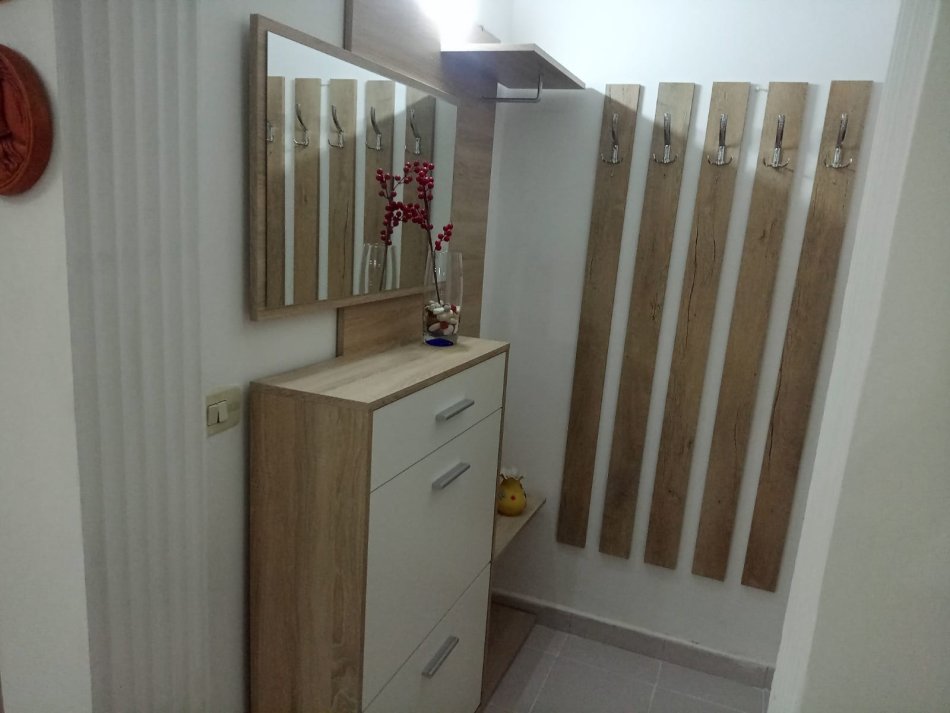 Tirane, jepet me qera apartament 2+1+Ballkon Kati 9, 75 m² 600 € (Rruga Medar Shtylla , Komuna Parisit)