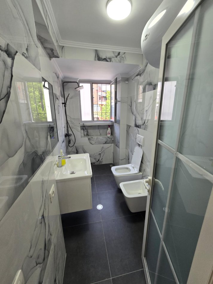 Tirane, shitet apartament 2+1+Ballkon Kati 2, 75 m² 188.000 € (Poliklinika nr 9)