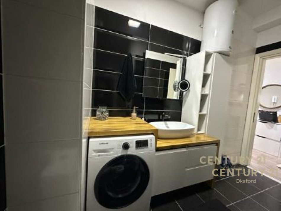 Tirane, jepet me qera apartament 2+1 Kati 2, 70 m² 700 € (komuna e parisit)
