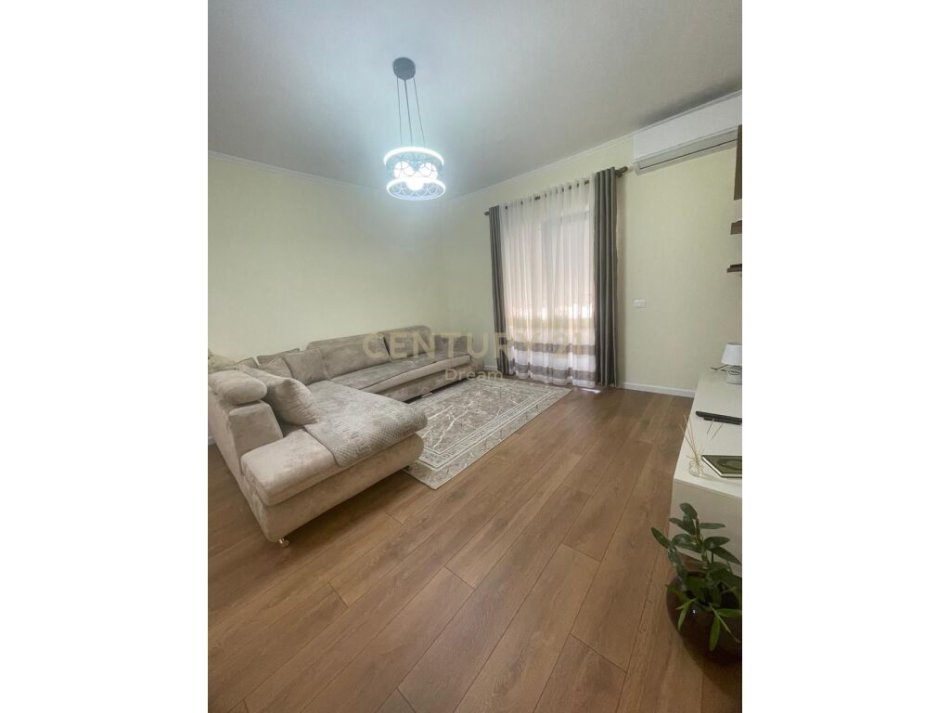 Tirane, shitet apartament 1+1 Kati 3, 72 m² 120,000 € (sitki cico xhamlliku)