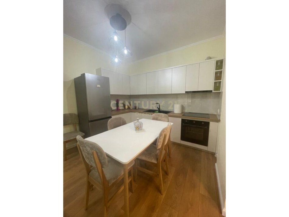Tirane, shitet apartament 1+1 Kati 3, 72 m² 120,000 € (sitki cico xhamlliku)