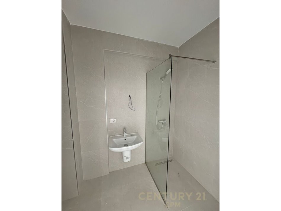 Tirane, shitet apartament 3+1 Kati 4, 131 m² 350.000 € (LIQENI I THATE)