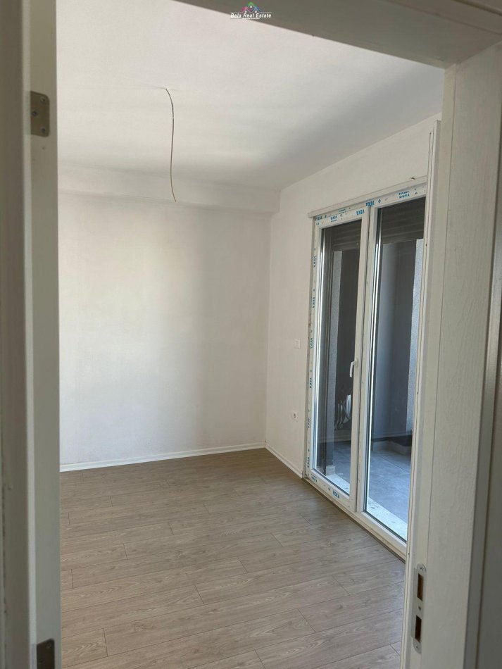 Tirane, jepet me qera zyre Kati 6, 74 m² 600 € (ali demi)