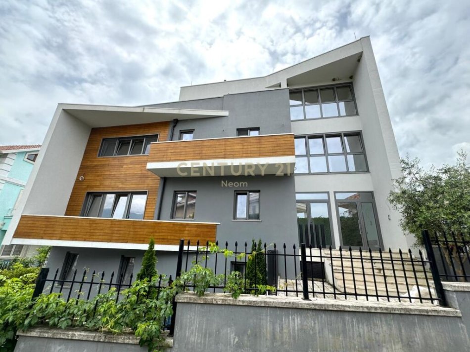 Shitet Vile ne Rezidencen Akacia Hills! Neom92882