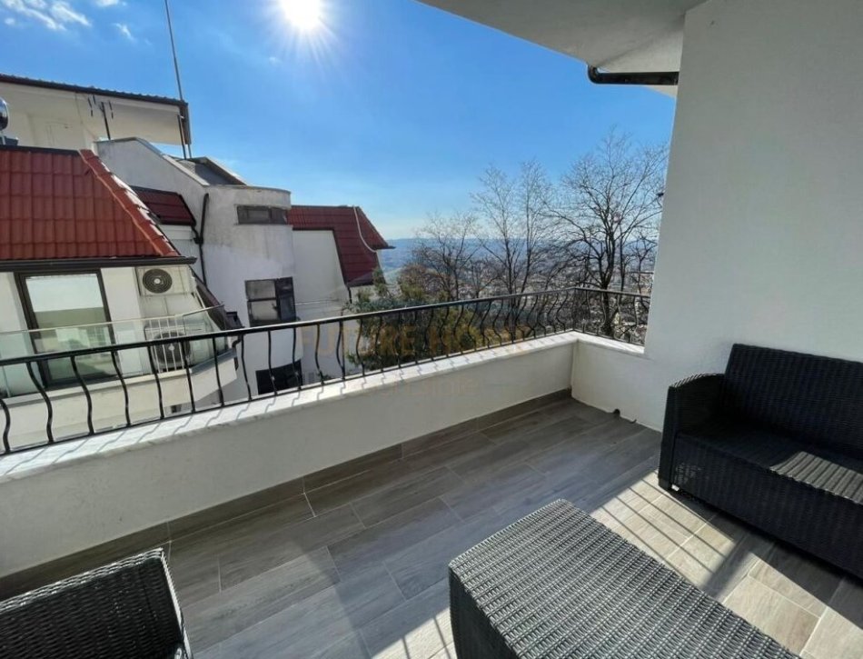 Tirane, jepet me qera apartament 3+1 Kati 2, 150 m² 600 € (Fresk)